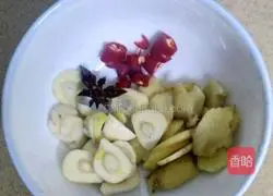 Illustration of how to make sauce-flavored pork ribs and braised potatoes 2