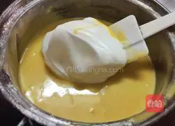 Illustration of how to make strawberry hot cream cake roll 3