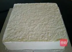 Illustration of how to make white and black yogurt mousse 12