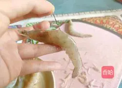 Illustration of how to make fried shrimps with broccoli, carrots 4