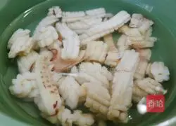 Illustration of how to make fried squid rolls with lettuce 1