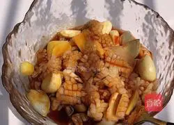 Illustration of how to make garlic squid flowers 8