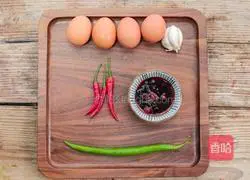 Illustration of how to make crispy money eggs 1