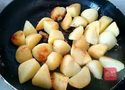 Illustration of how to make crispy potatoes 9