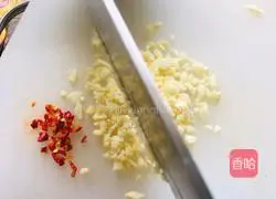 Illustration of how to make steamed scallops with enoki mushroom vermicelli 1