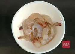 Illustration of how to make shrimp and vegetable porridge 1