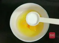 Illustration of how to make scrambled eggs with shrimps 7