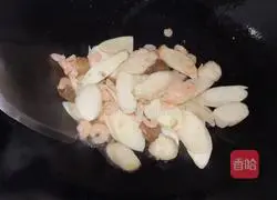 Illustration of how to stir-fry Pleurotus eryngii with shrimps 4