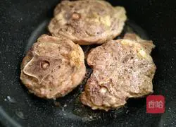 Illustration of how to make lamb neck chop 6