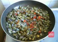 Illustration of how to make nine-story pagoda fried thin shells 7