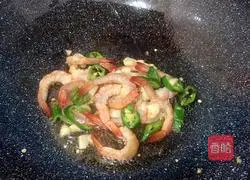 Illustration of how to make fried cauliflower with shrimps 6