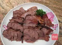 Illustration on how to make the exclusive secret home cold dish