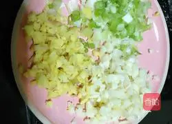 Illustration of how to make fried golden crispy pork 3