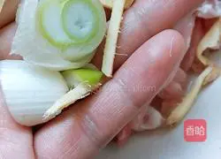 Illustration of how to make fried crispy pork 3