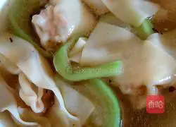 Illustration of how to cook clear soup with hand 4