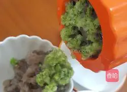 Illustration of how to make broccoli and shrimp cakes 3