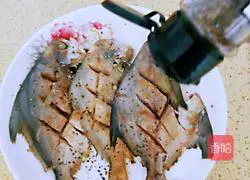 Illustration of how to make pan-fried pomfret 24