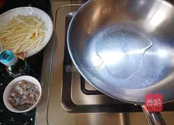 Illustration of how to make delicious wild rice stir-fried shrimps 2