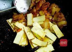 Illustration of how to cook twice-cooked pork with dried fragrant 12