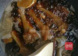 Illustration of how to make duck legs with fragrant sauce 10