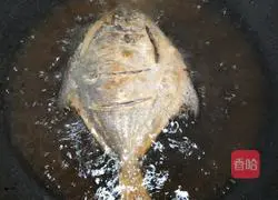 Illustration of how to cook flat fish with bean paste 2