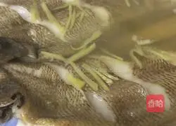 Illustration of how to steam tongue sole with pickled vegetable juice 9