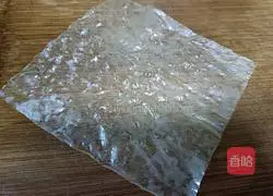 Illustration of how to make shrimp bean curd rolls 13