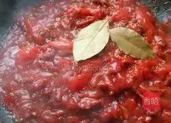 Illustration of how to make spaghetti (long noodles with red wine meat sauce) 9