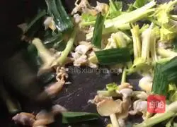 Illustration of Laoganma's fried rice cakes 4