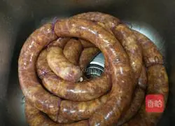 Homemade Illustration of how to make spicy sausage 10