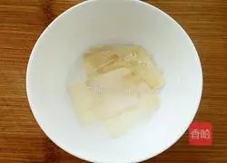 Illustration of making jelly mousse cup 1