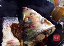 Illustration of making fish head soaked cake 8