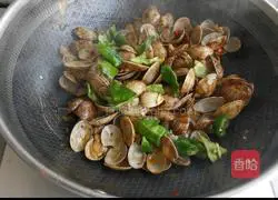 Illustration of how to make spicy fried clams 9