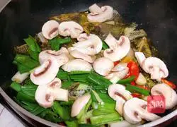 Illustration of how to make fried fish in dry pot 5