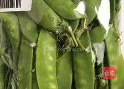 Illustration of how to make fried peas and sausages 2