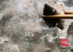 Illustration of how to make pork ribs and stewed potatoes 7