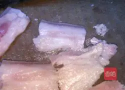 Illustration of how to cook twice-cooked pork with green onions 4