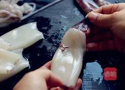 Spicy Illustration of how to make squid flowers 1