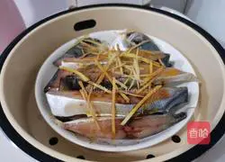 Illustration of how to steam dried pomfret overnight 7