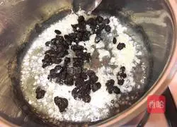 Illustration of how to make steamed chicken with drum juice 6