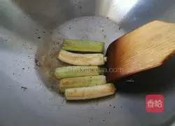 Illustration of how to cook sea cucumber with green onions 4