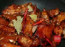 Illustration of how to make soy pig trotters full of collagen without drooling 7