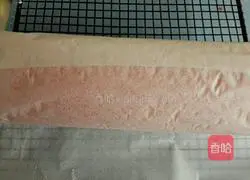 Illustration of how to make dragon fruit cream cake roll 17