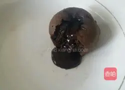 Illustration of how to make lava chocolate cake 14