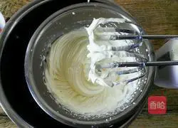 Illustration of how to make rainbow mousse cake 16