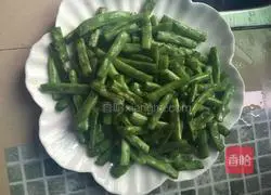 Illustration of how to make stir-fried green beans and minced meat 5