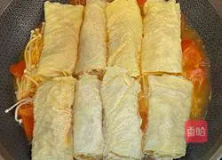 Illustration of how to make shrimp and fat beef bell rolls 7 