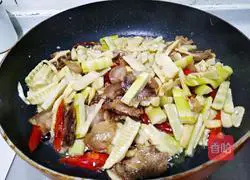 Illustration of how to make fried pork slices with pickled peppers and bamboo shoots 13