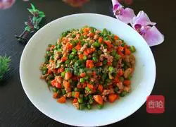 Illustration of how to stir-fry minced meat with carrots, garlic and moss on the 15th day of the first lunar month 11