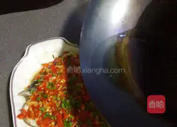 Illustration of how to make fish head with chopped pepper 13